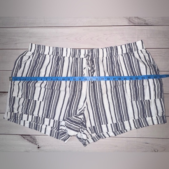 Blue Sol Striped Black and White Women's Shorts 2XL
Summer Spring Casual Beach - Picture 4 of 6